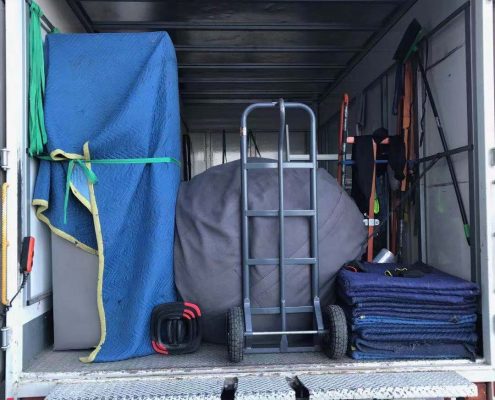 Work with experienced furniture removalists for seamless rainy day moves