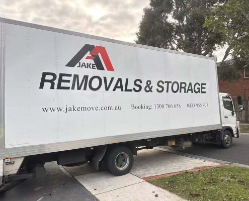 jake_removals_truck_on_customers_driveway