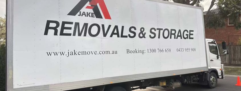 jake_removals_truck_on_customers_driveway