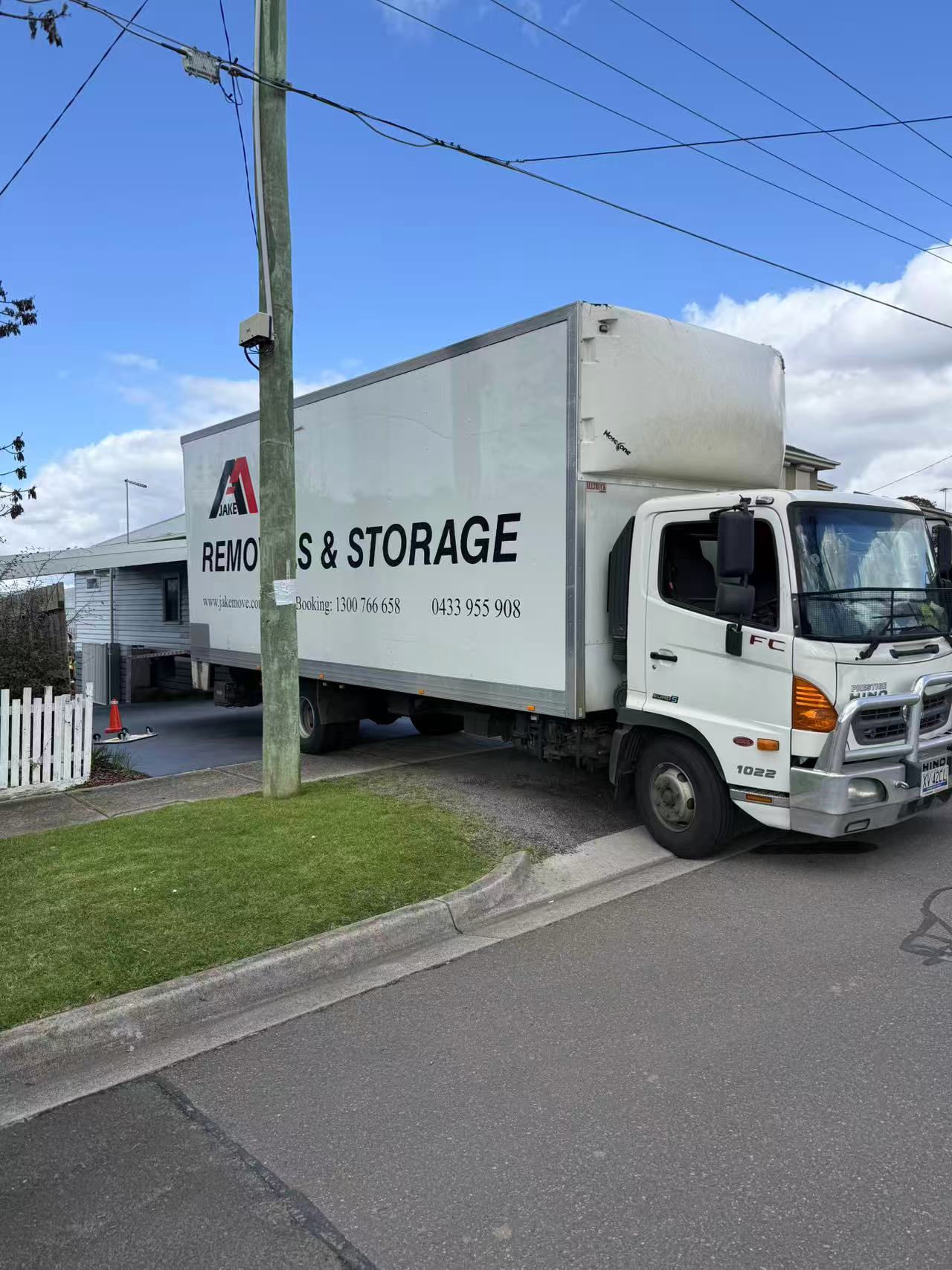 Jake Removals team assisting with a Collingwood move